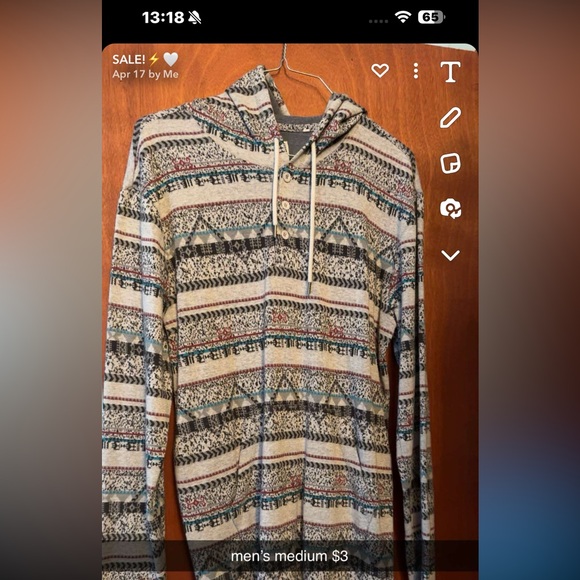 Mainly small sweaters and flannels - Picture 7 of 9